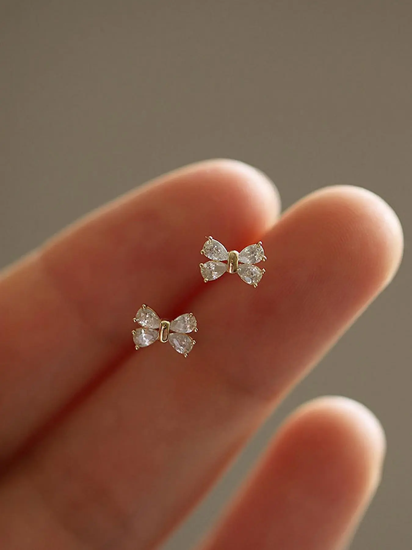 1 Pair Dainty Mini Bowknot Cubic Zirconia Stud Earrings, Cz Earrings, Shining Earrings, Tiny Bow Shape Shiny Inlaid Stone Post Earrings, Sweet Minimalist Daily Casual Costume Piercing Ear Accessories For Women