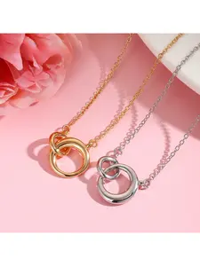 A stylish, minimalist interlocking necklace—a trendy bestseller. A versatile double-loop necklace perfect for everyday wear.