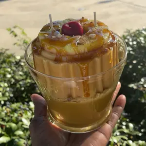 Pineapple upside down cake candle