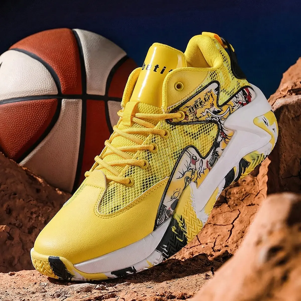 Men's Fashionable Sports Shoes with Breathable Mesh Upper, Fabric Lining, Non-Slip Wear-Resistant Design for Leisure, Outdoor Use, Laces, All Seasons, Sporty Chic Mid Top Basketball Shoes Fashion Graffiti Printed Mesh Athletic Outdoor Sports Sneakers