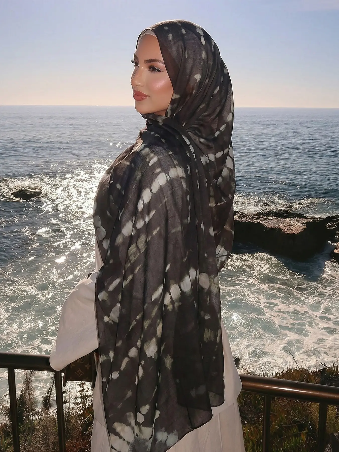 Women's Hijab Bohemian Style Crocodile Print Headscarf, Animal Print Sunscreen Scarf, Elegant Multifunctional Shawl, Daily Wear with Headband and Veil, Modesty, Muslims