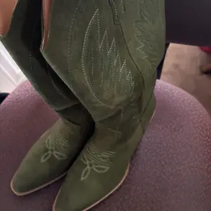 FIORALIE Cowboy Boots for Women Embroidered Pointy Toe Mid Calf Chunky Heel Western Cowgirl Boots Fashion Pull-on Comfort Botas