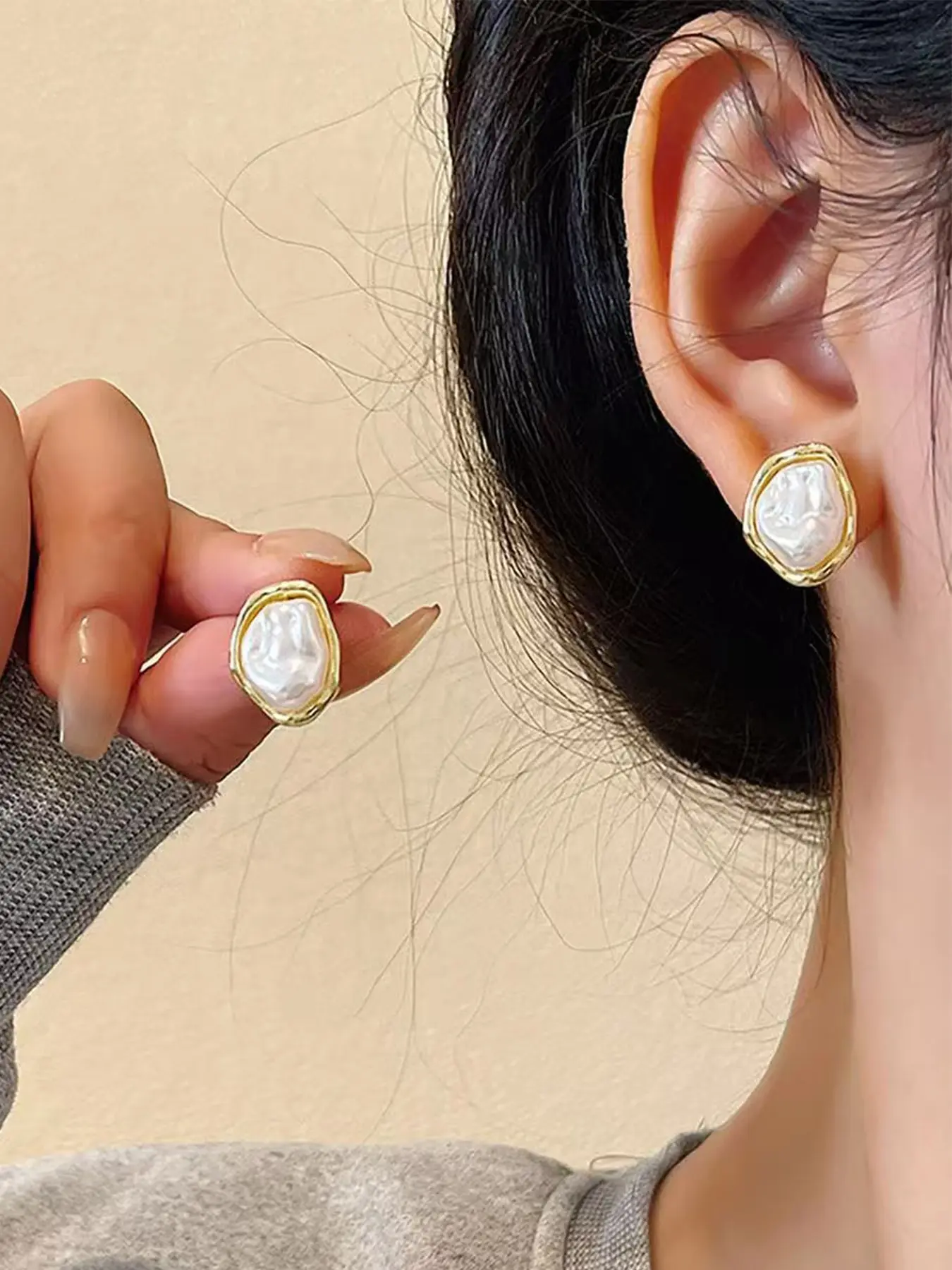 Baroque Pearl Embellished Stud Earrings For Women 14k Gold Plated Irregular Pearl Earrings Chunky Big Pearl Earrings Vintage Pearl Statement Earrings Jewelry Gift For Women High Quality Earrings Pearl Studs