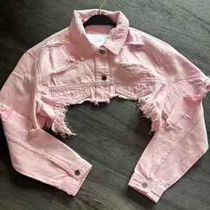 Pink Crop Jean Jacket - Casual Style with Distressed Details and Button Closure