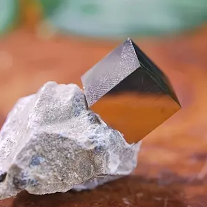 1PC Natural Chalcopyrite Cube, Home Decoration Stone, Indoor Ornament (natural Ore Mark, Color Difference, Slight Flaws Are Normal)