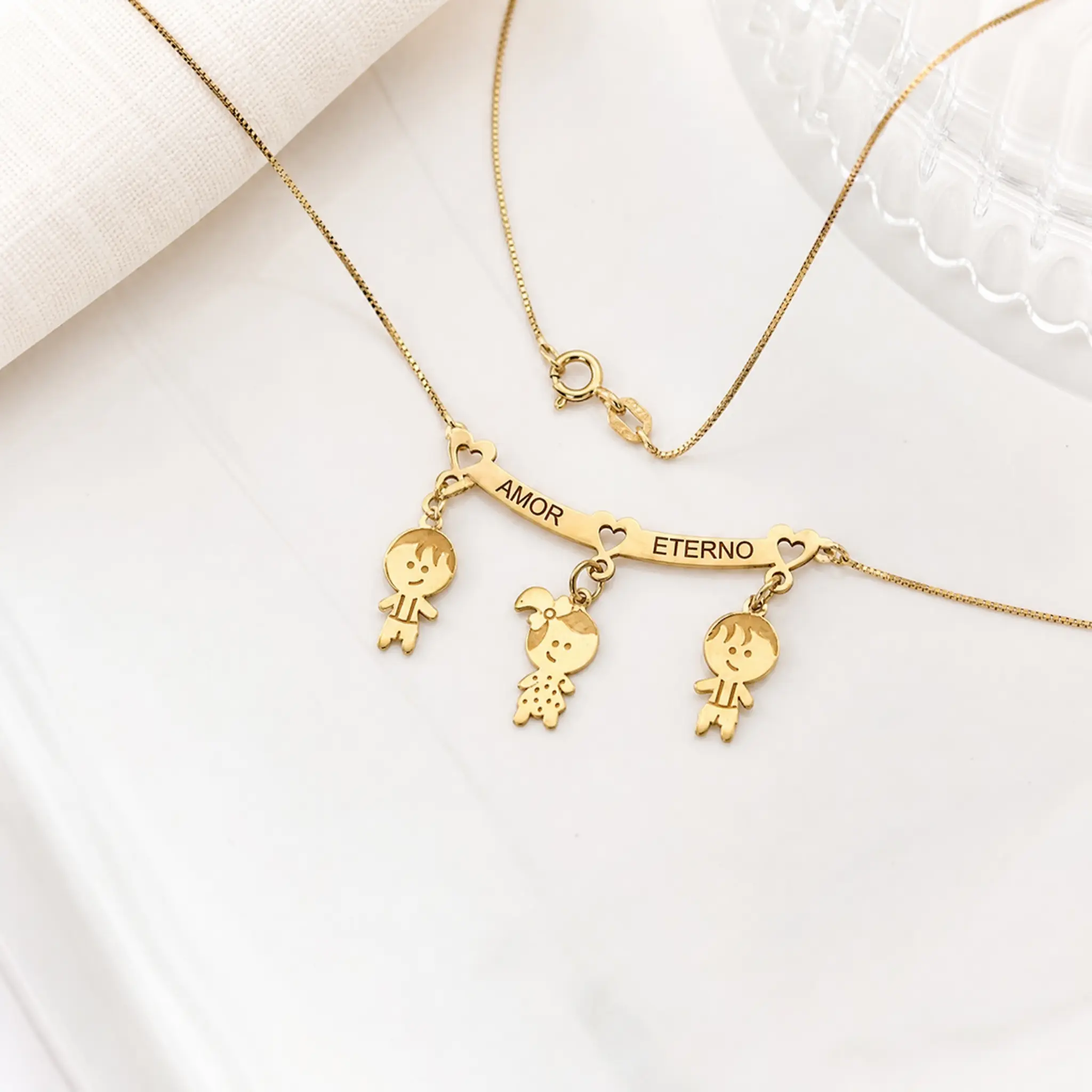 Venetian Love Eternal Necklace with Three Children in 18K Gold
