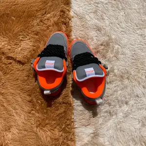 Grey orange contrasting men's board shoes |   36-48 full size coverage |   anti slip and wear-resistant rubber sole |   street trendy casual skateboard shoes, plus size men's shoes, affordable and versatile trendy shoes |   18-29 year old men's daily outd