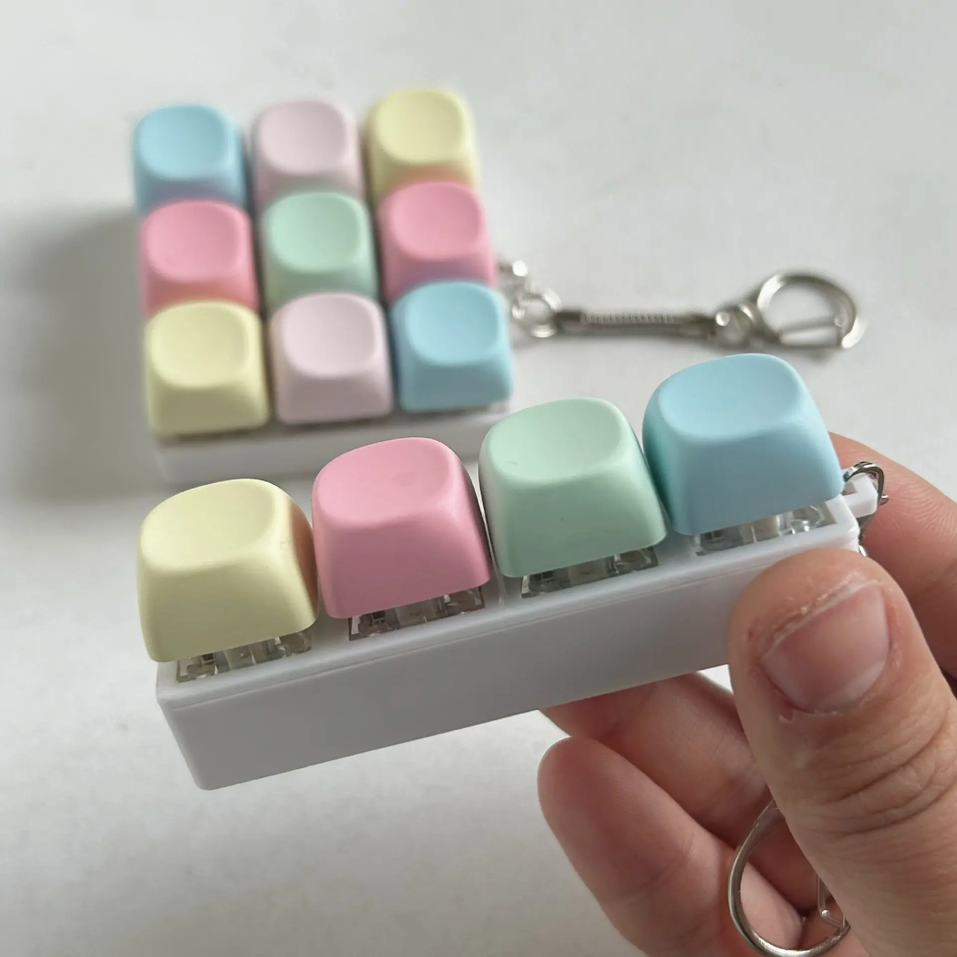1/2Pcs Keyboard Toy, Keyboard Clicker Toy, Portable Mechanical Keychain Toy for Stress Relief and Fun, Funny Cube Key Button Gift for Adults