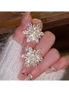 Snowflake Design Rhinestone Stud Earrings, Elegant Exquisite Jewelry for Women, Trendy Accessories for Party and Daily Life