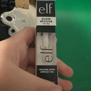 Product Review of Glow Reviver Lip Oil from i**2