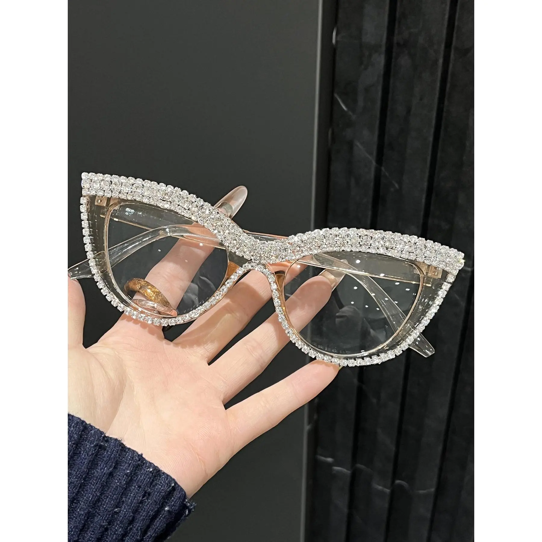 Transparent tea frame with white flat in