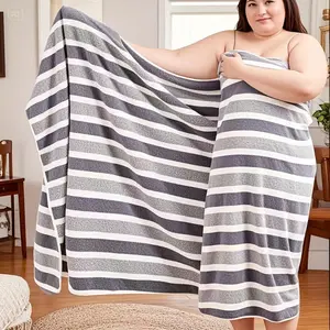 A Striped Coral Fleece Beach Towel, Oversized Bath Towel, Highly Absorbent, Quick-Drying, (90 Cm X 180 Cm), Stylish, Machine Washable, Durable, Comfortable, Vibrant, an Ideal Gift, Suitable for Family Travel, Bathroom Towel, Beach Towel