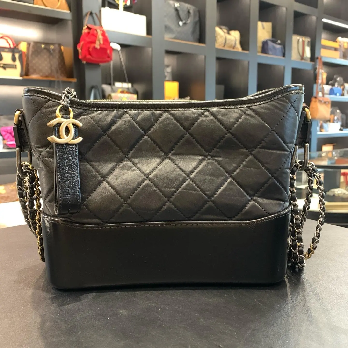 Pre-owned Chanel Gabrielle Medium Hobo Black Aged Calfskin Mixed Hardware XH 23965894