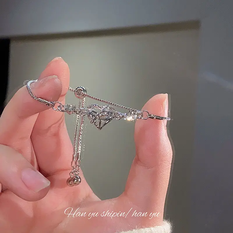 22013 # Love Pulling Bracelet