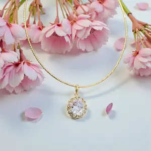 Aro dorado 16 pulgadas con dije elegante con piedra clear