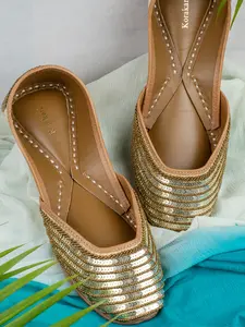 Syndrella - Elegant Traditional Indian Punjabi Sandals | Juttis | Handcrafted Leather Shoes | Gift for Her | Womens traditional footwear