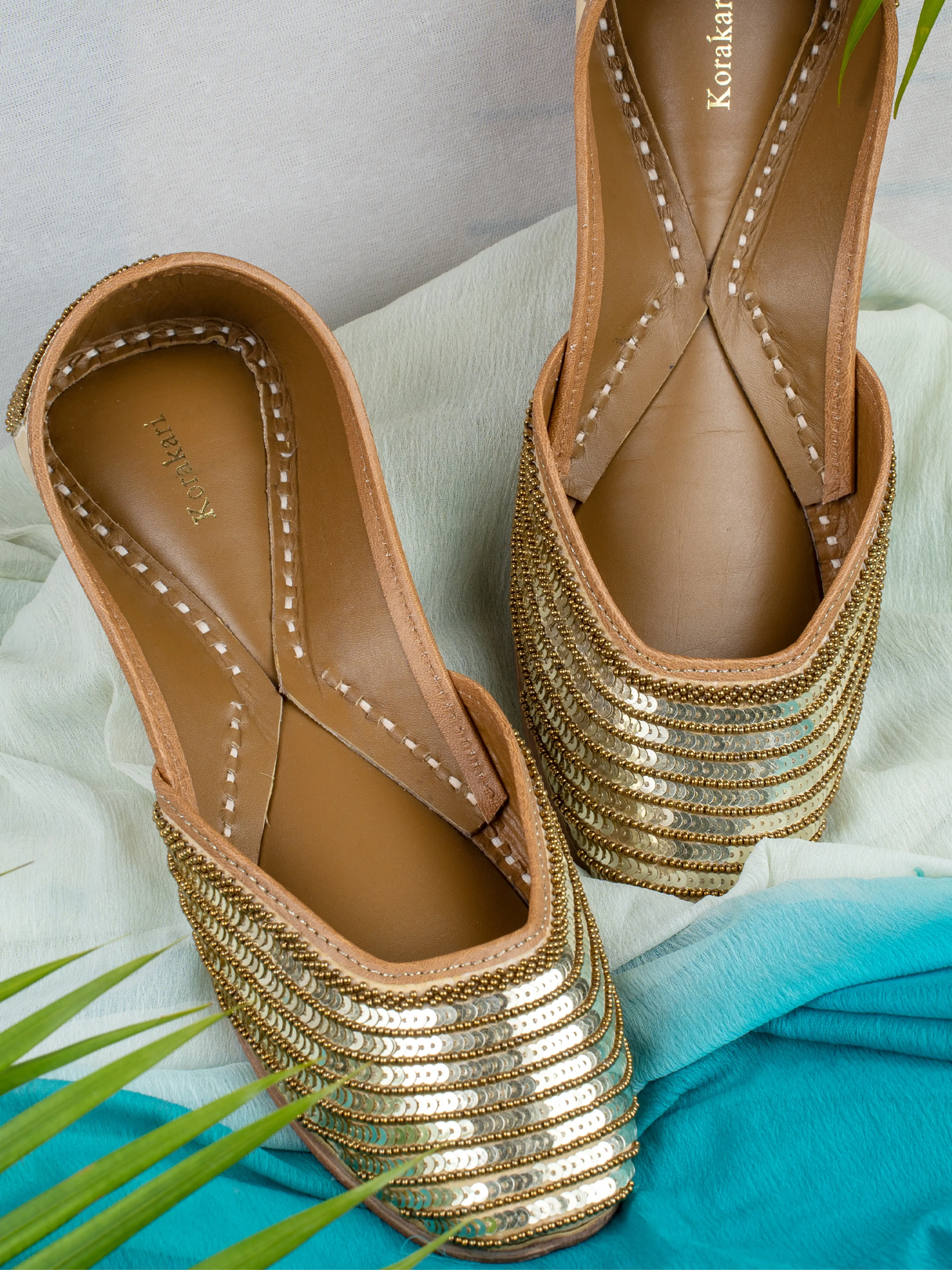 Syndrella - Elegant Traditional Indian Punjabi Sandals | Juttis | Handcrafted Leather Shoes | Gift for Her | Womens traditional footwear
