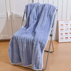 Extra-Large Microfiber Bath Towel Set (4/2 Pack) — Made from ultra-soft microfiber, these towels feel incredibly comfortable, absorb water quickly, and dry fast for easy hygiene. The extra-large size is perfect for use in the bathroom or after a shower.