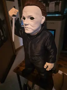 25 Tall Micheal Myers Halloween Bust stands up | 3dCurioPrints