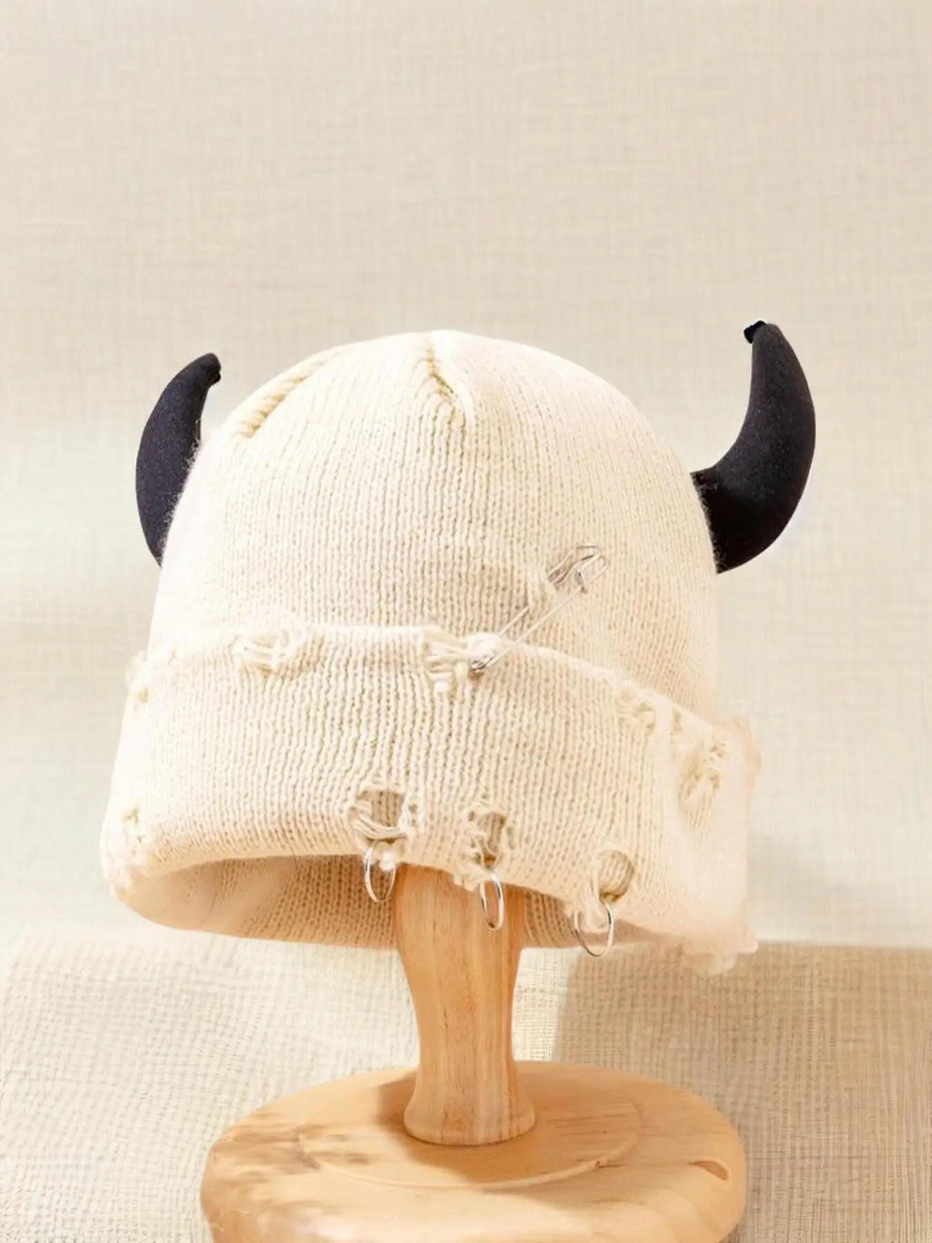 Cute Bull Head Decor Beanie Hat, Hip Pop Street Style Ring & Safety Pin Decor Ripped Knit Hat for Fall & Winter, Warm Winter Knit Beanie Hat, Fashion