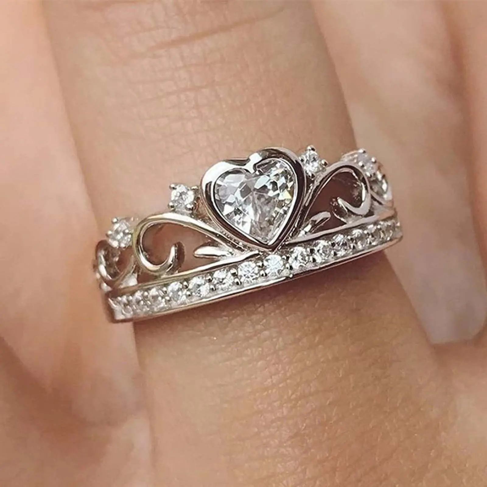 A delicate zircon heart crown princess ring for women, sweet, stylish, and versatile—a perfect gift for proposals, weddings, or as a girlfriend.