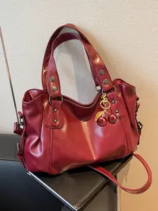 Retro commuter style fashion shoulder tote bag, Casual shoulder bag, vintage motorcycle style tote bag, niche drawstring pleated design star pendant shoulder armpit bag, versatile and suitable for daily travel, shopping, etc.