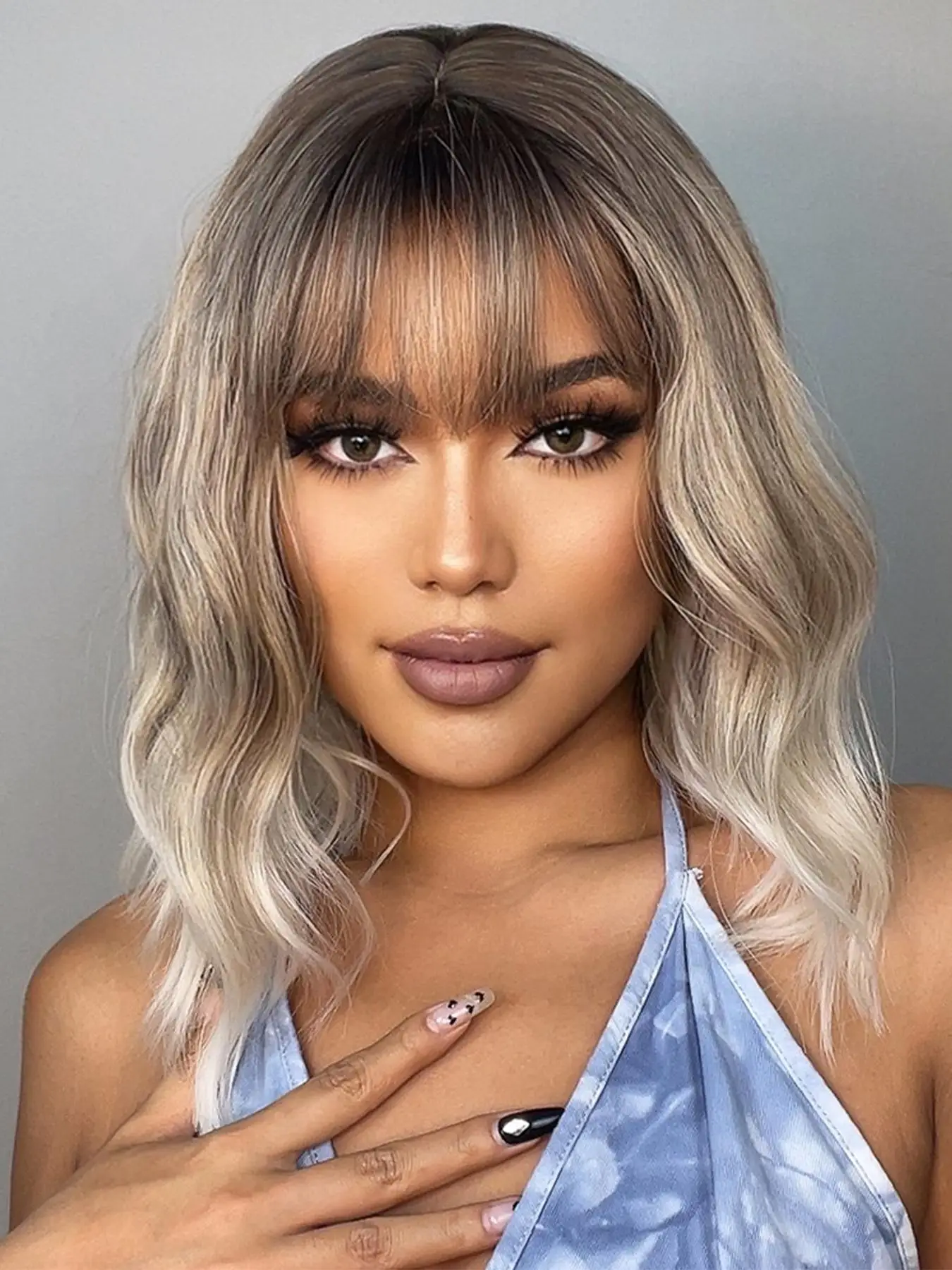 Women's 16inch Short Wavy Synthetic Wigs for Daily, Cosplay, Anime or Costume Party, Striking Natural Fluffy Hair Wigs with Bangs for Daily & Party Ha
