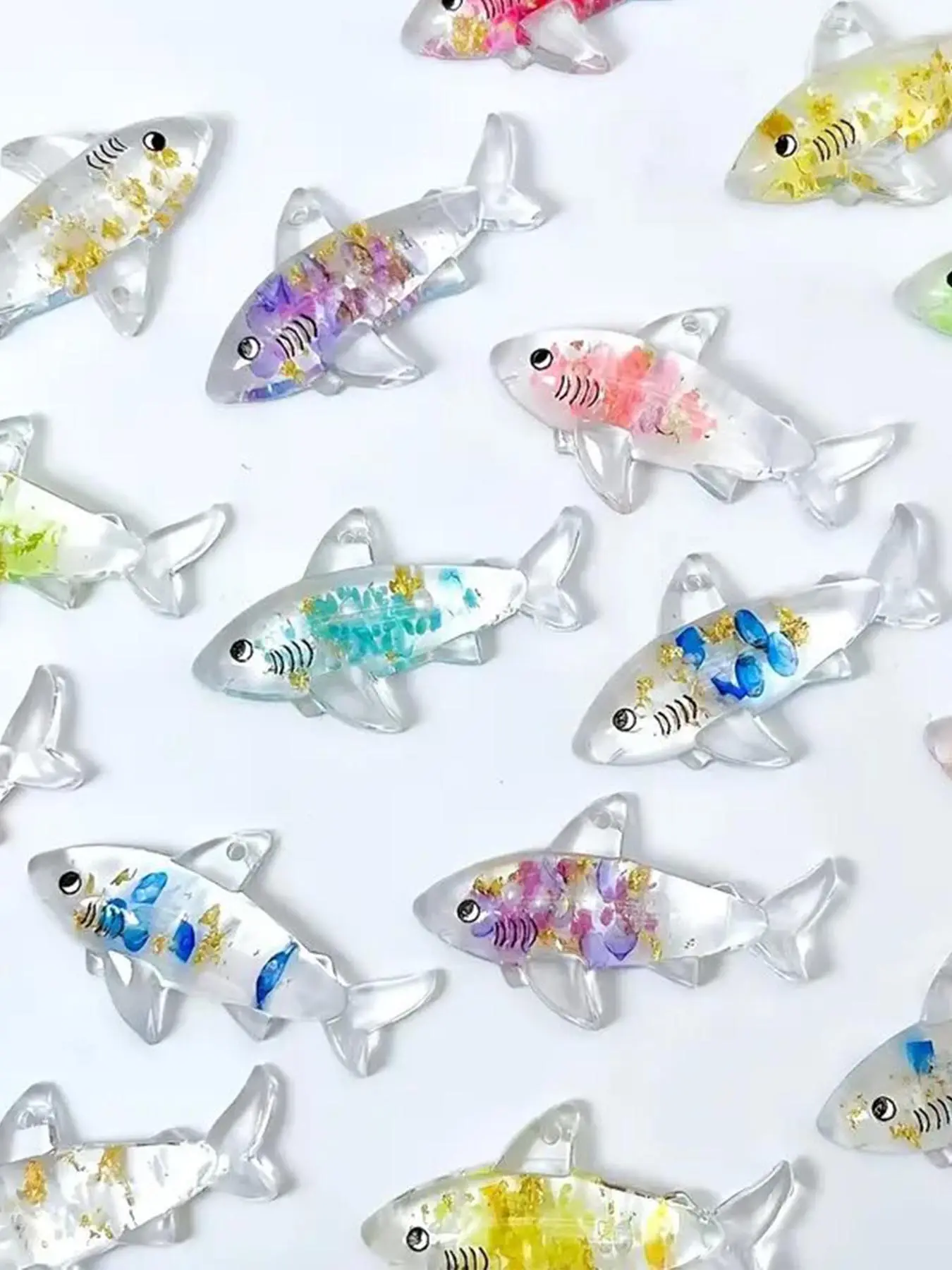 10pcs Luminous Acrylic Shark Charms, Assorted Colors, Fun Beads, DIY Beading, Sea Animal Miniature Models, for Fish Tank & Garden Decor, DIY Jewelry Making, Necklaces, Earrings