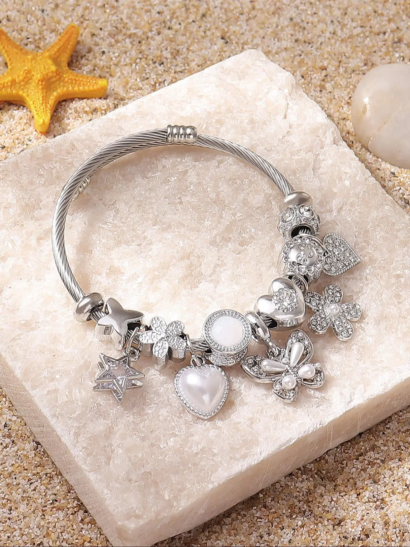 Elegant Rhinestone Decorated Bangle Bracelet, Fashionable Jewelry for Women & Girls, Trendy All-match & Exquisite Jewelry for Birthday Gift, Heart Charm Bracelet, Rhinestone Decor Bangles
