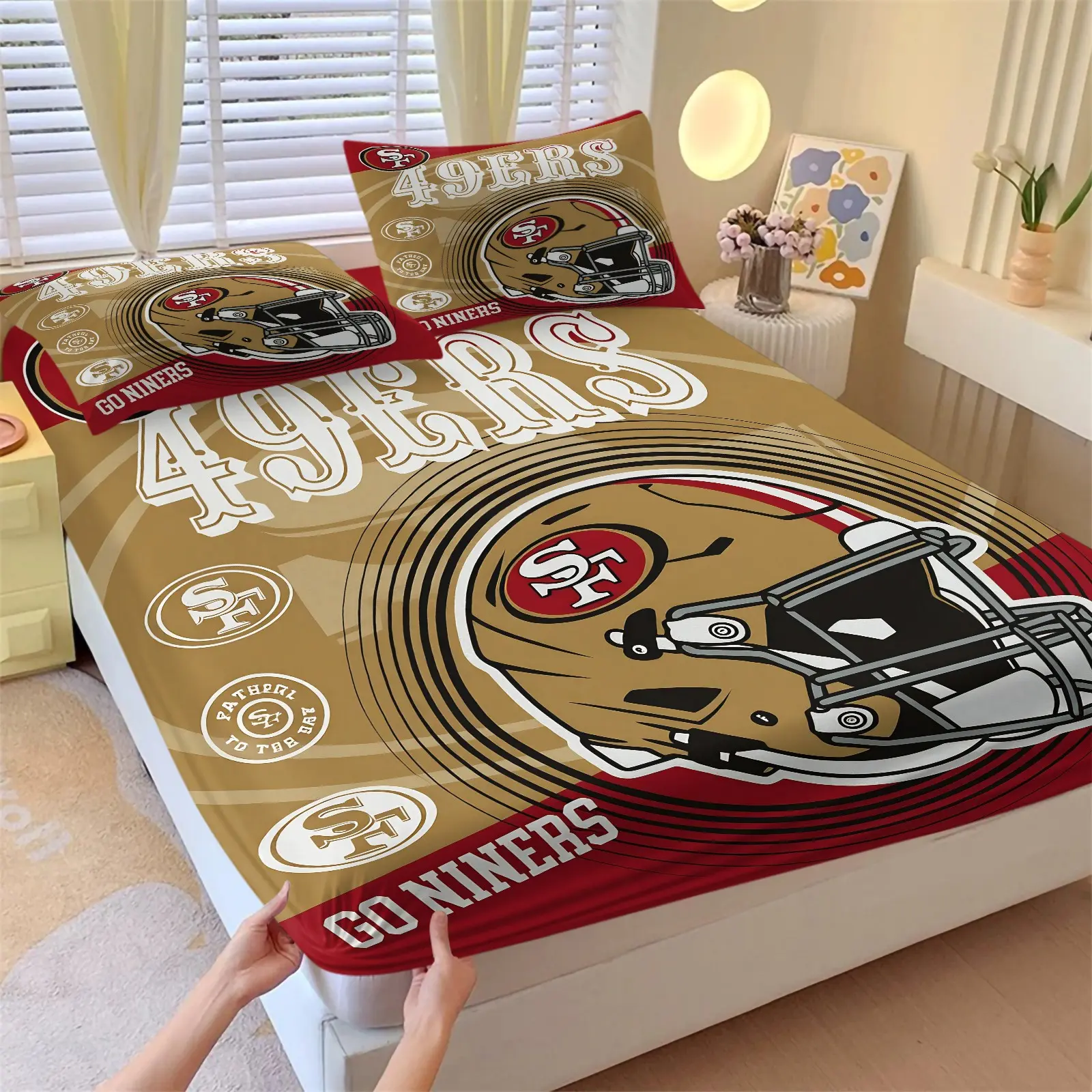 Football Team Inspired Helmet Print Fitted Sheet Set, 1 Fitted Sheet + 2 Pillowcases, Gold Red Sports Themed Bedding, Soft, Comfortable & Breathable Microfiber, All Season Use, Deep Pocket, Non-Slip, Wrinkle & Fade Resistant