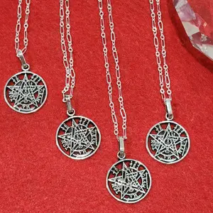 Tetragramaton Amuleto en forma de estrella con simbolos Tetragrammaton Amulet in the shape of a star with symbols