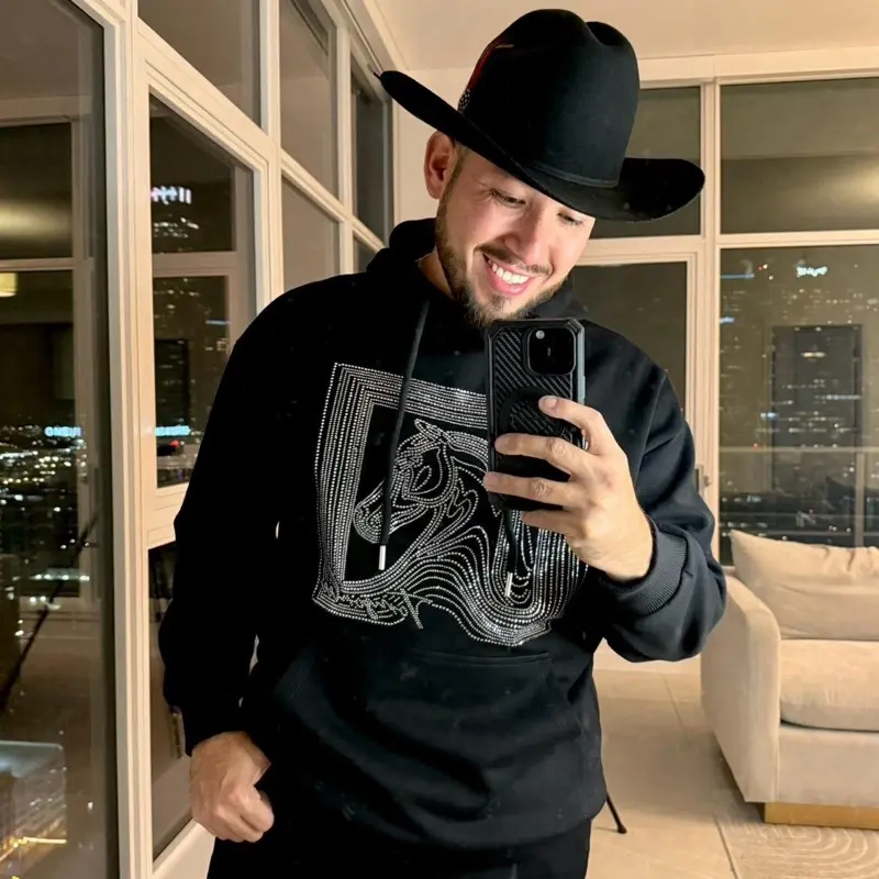 RHINESTONE HOODIES (FITTED) RHINESTONE HOODIES (FITTED)