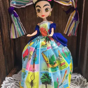 Muñequita artesanal para decoracion