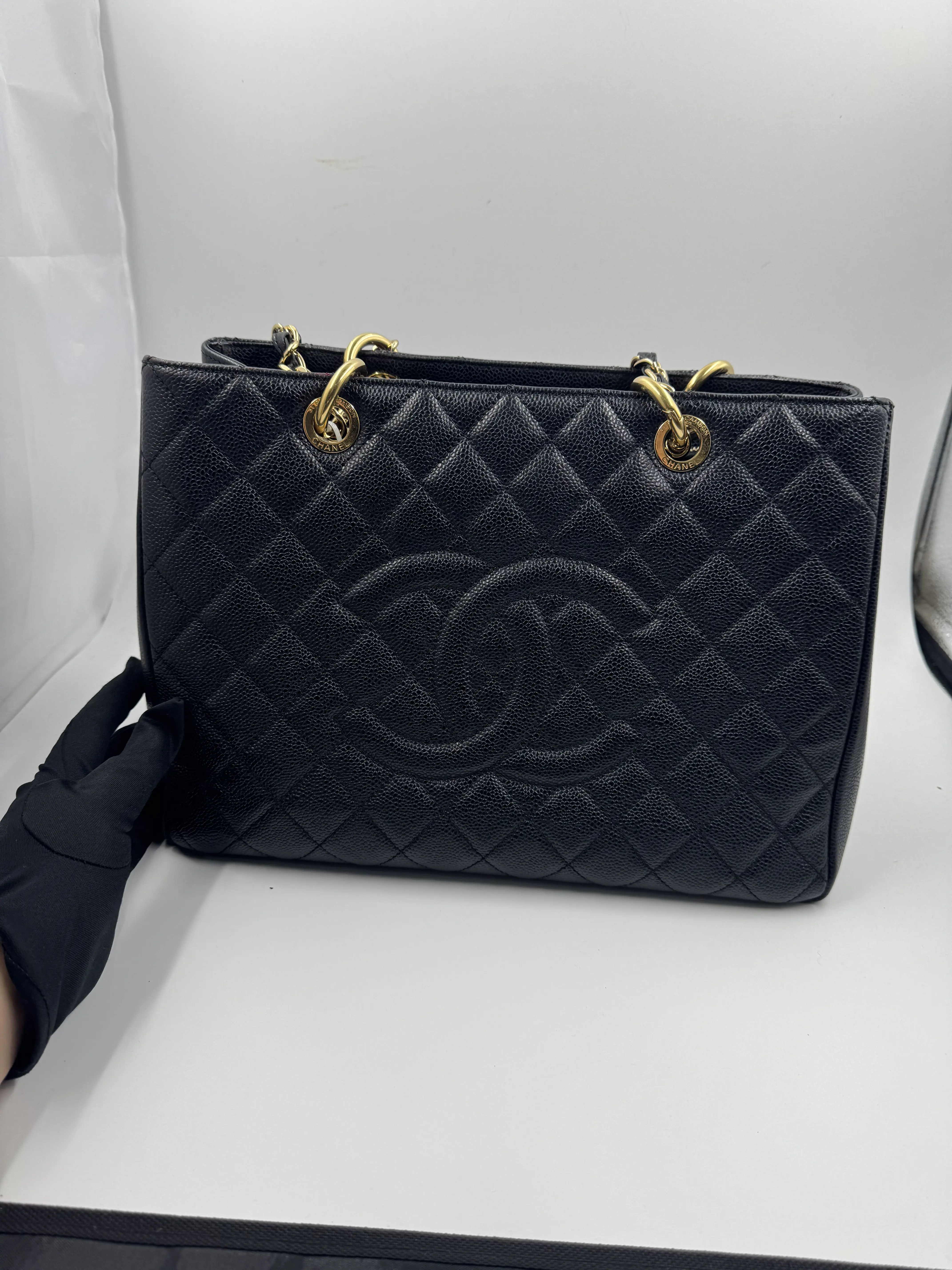Pre-owned CHANEL GST Grand Shopping Tote in black caviar A100626