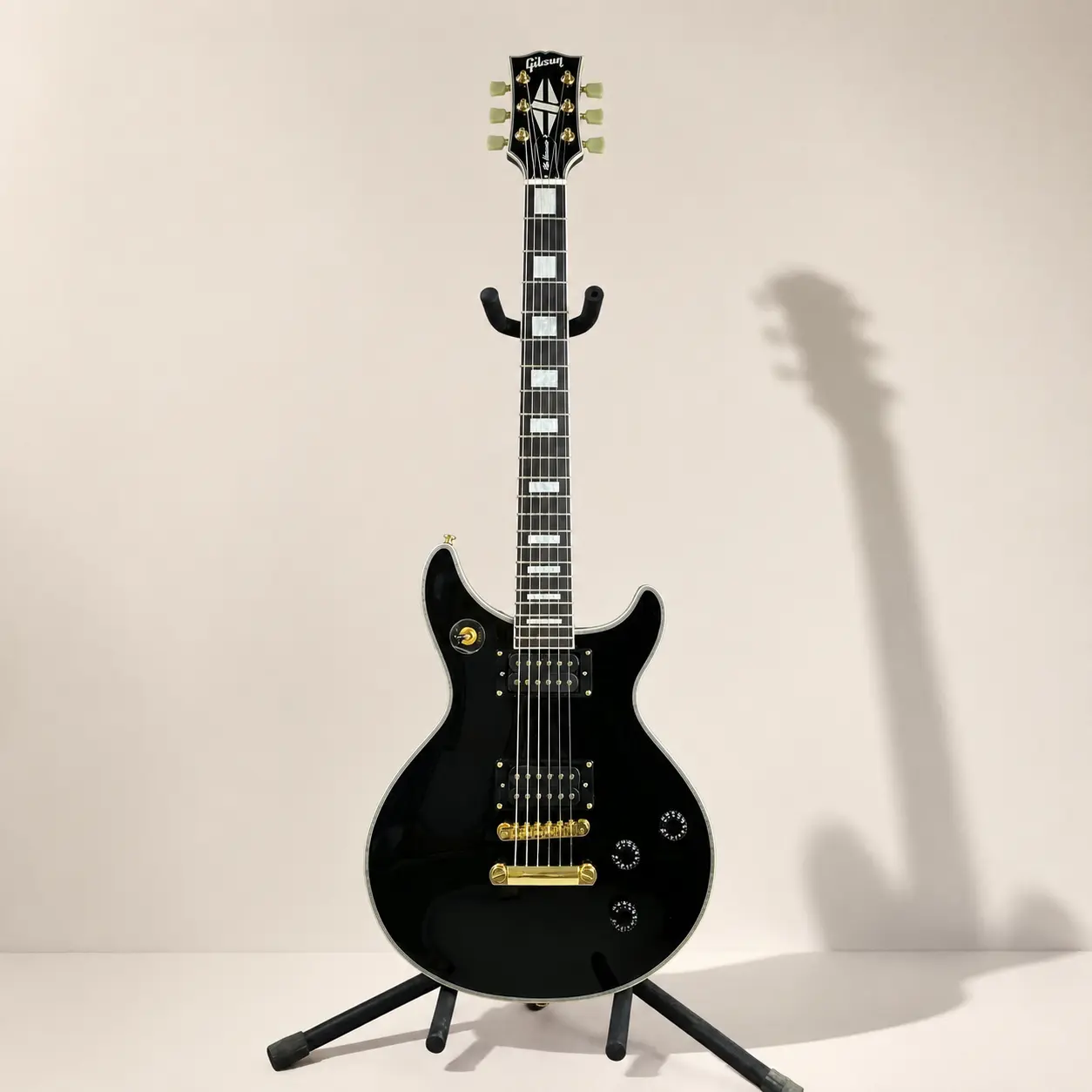 22-fret electric guitar, rosewood fingerboard, mahogany body, HH pickups, gold hardware, white binding