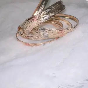 Semanarios Set Of Seven Three Tone Gold Plated