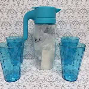 Jarras and cups