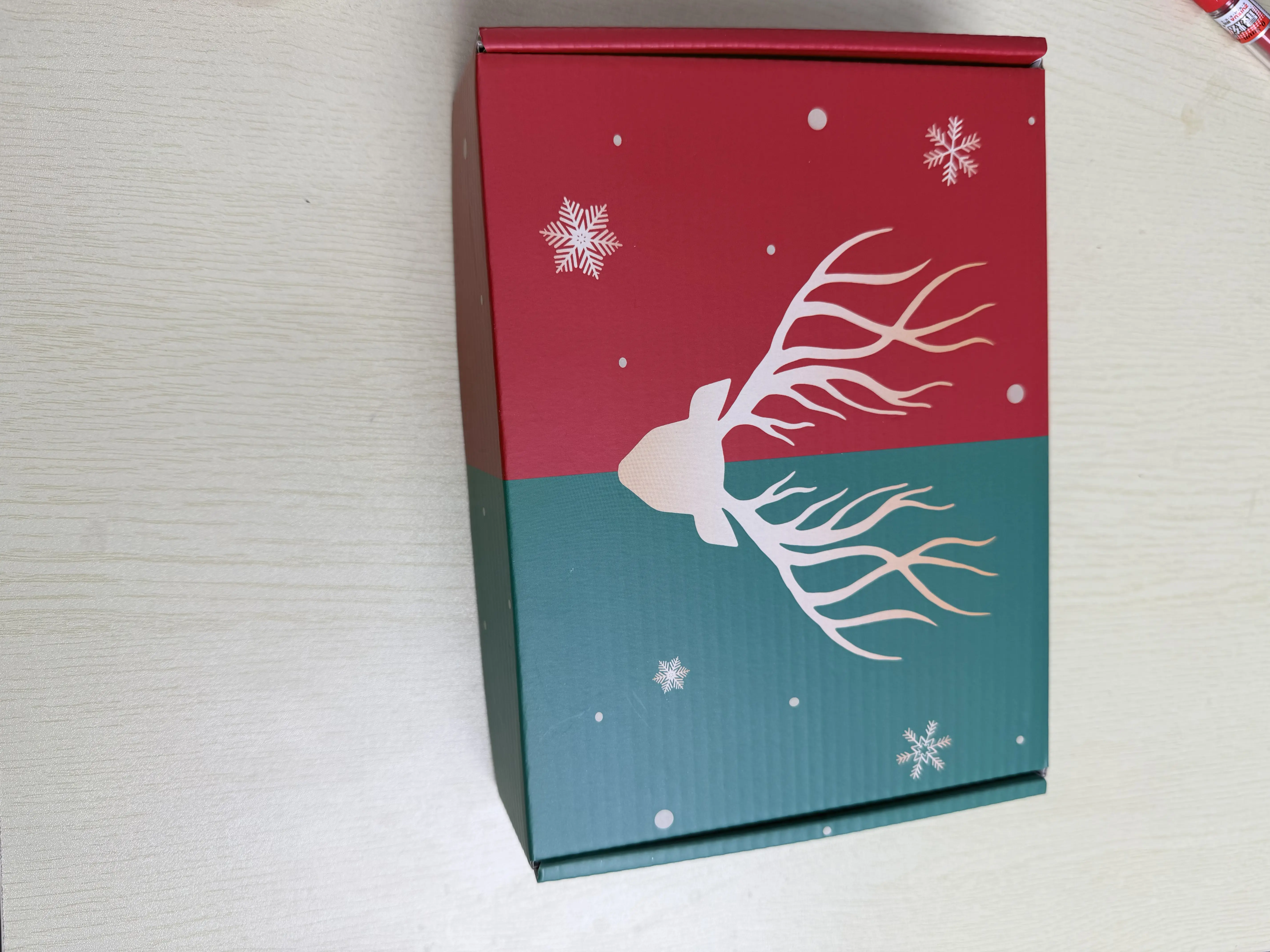 Mysterious and Intriguing Box with Incredible Surprises Inside - Perfect for Gift Giving and Special Occasions