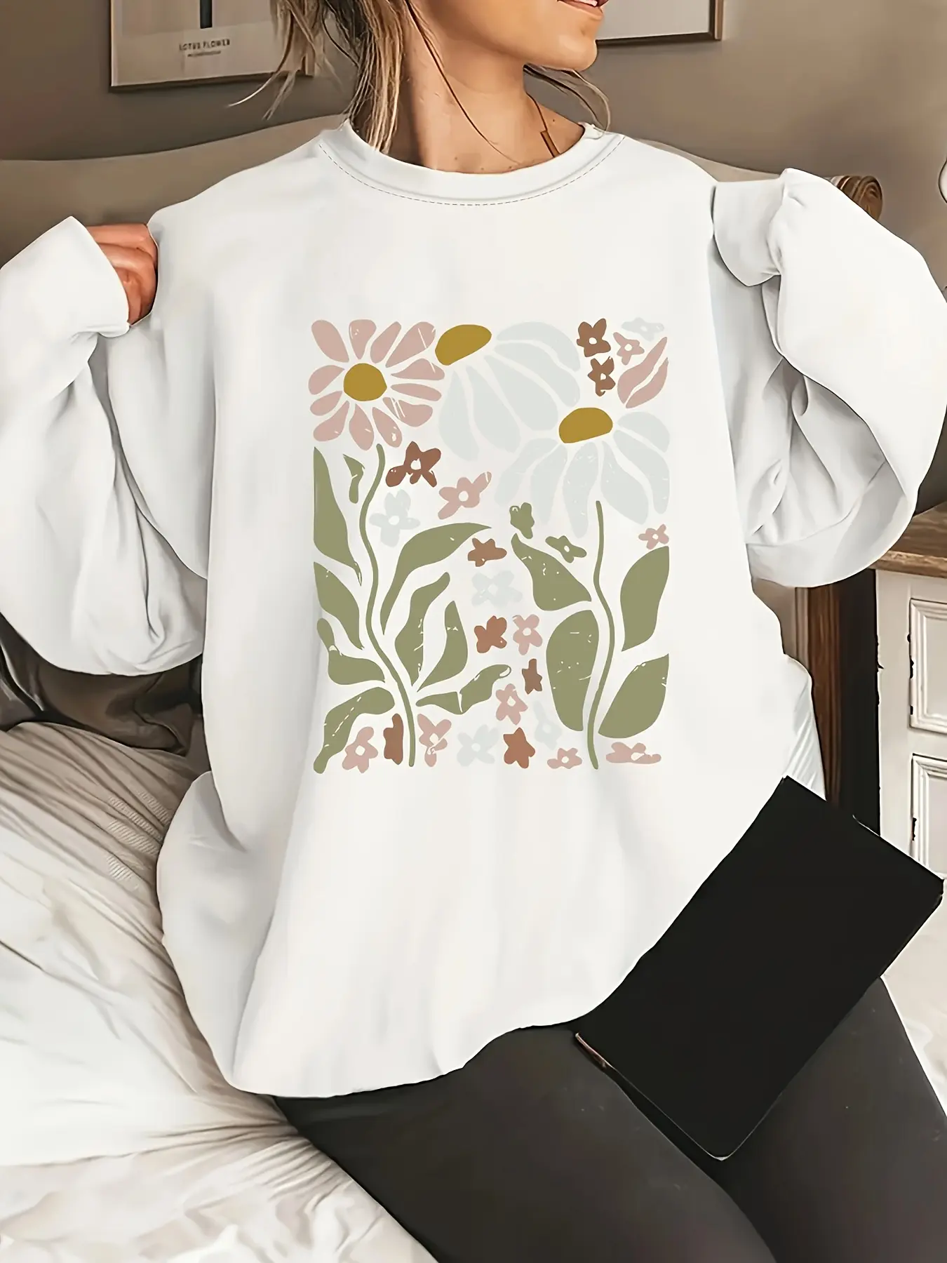 Pastel Floral Print Crewneck Sweater - Soft Long Sleeve Pullover with Daisy & Daisy Chain Design, Relaxed Fit All-Season Casual Sweater in Muted