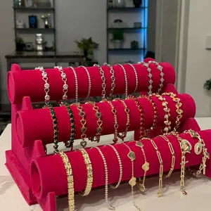 PICK BRACELET ON LIVE