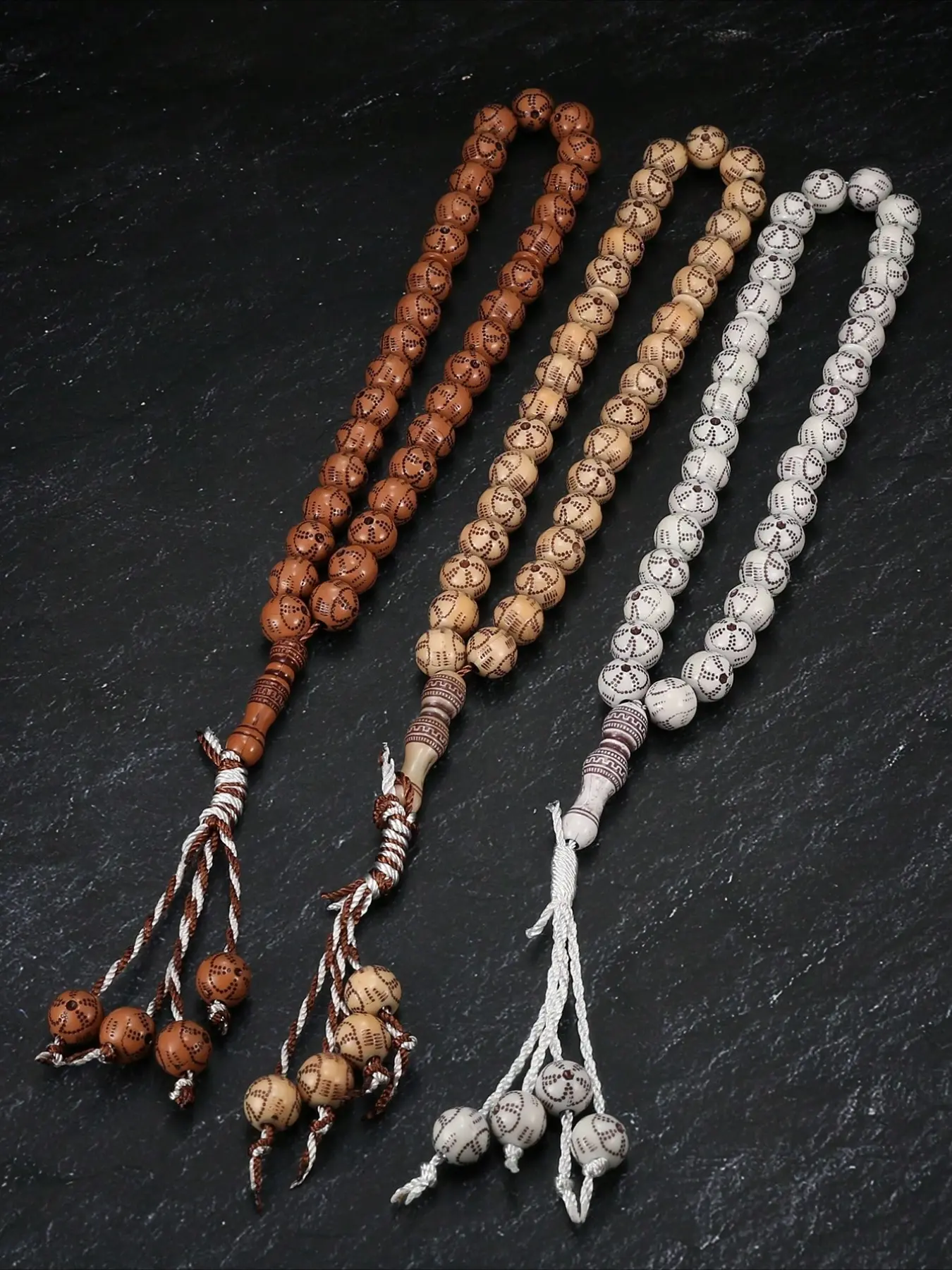 1 Piece of Vintage Plum Blossom Patterned Imitation Wooden Bead Bracelet with Prayer Beads in Hand, Suitable for Islamic Muslim Religious Ceremonies
