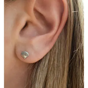 Shell Studs | Silver