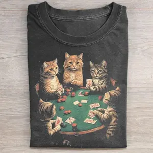 Vintage 90s Poker Cats T-Shirt - Funny Retro Cats Playing Poker Graphic Tee - Aesthetic Tabby Cat Lover Shirt - Gambling Animal Art T-Shirt