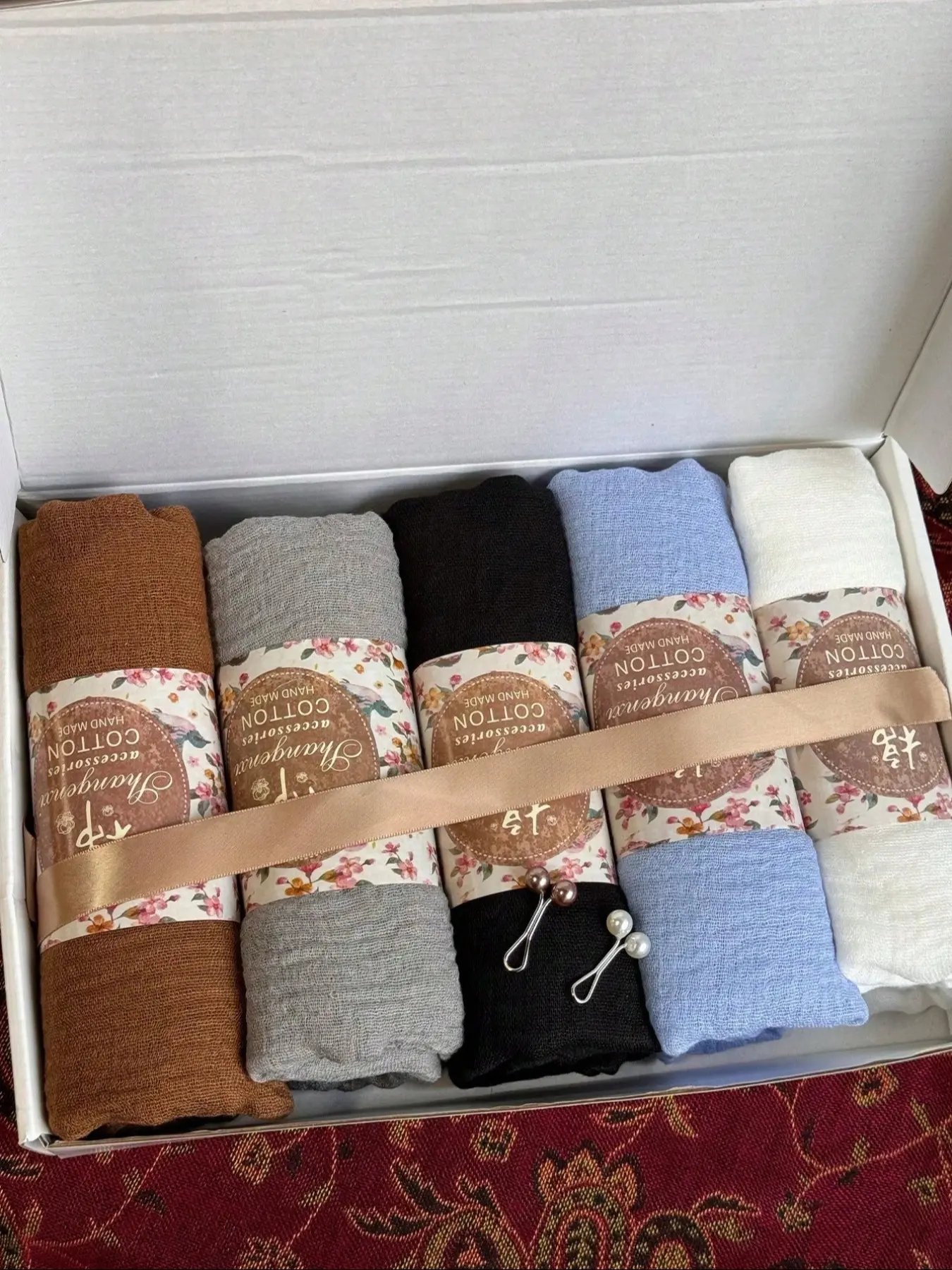 5-Piece Hijab Scarf Set with Pins, Elegant Woven Fabric, Comfortable All-Season Accessory, Perfect Gift Boxed Set For Muslim, Daily Wear, Head Scarf