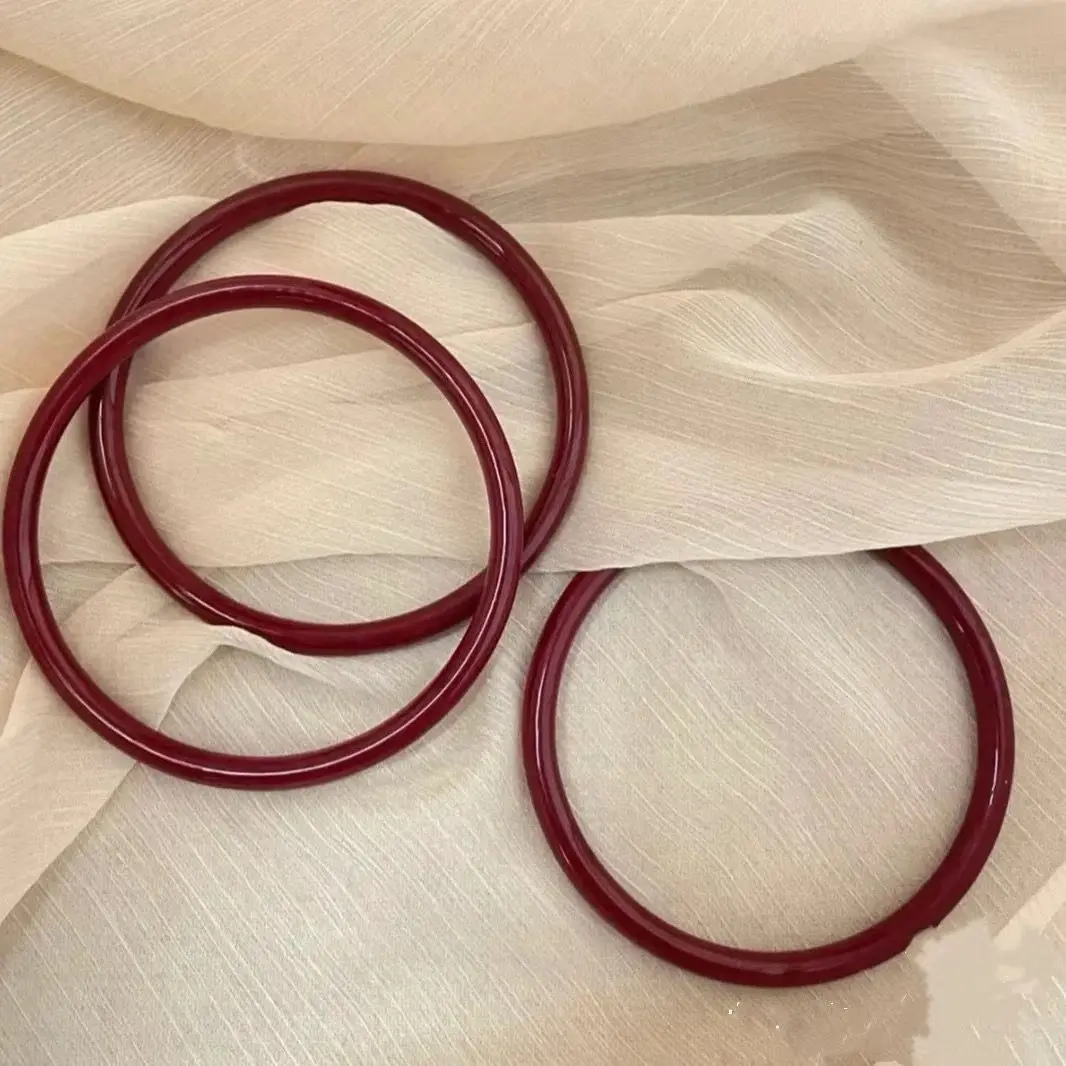 A cinnabar red bracelet