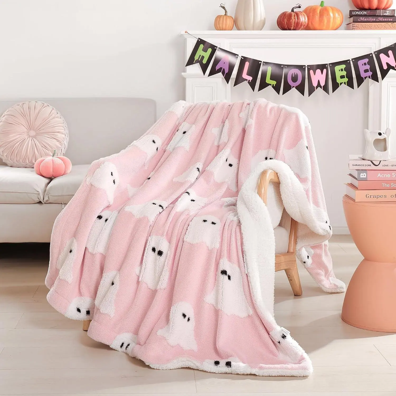 Halloween Pink Ghost Soft Flannel Throw Blanket with Cute Black and Pink Spooky Art, Ghost Pattern Blanket for Halloween Bedroom Decor, Movie Night Sofa Throw and Cozy Fall Room Accent