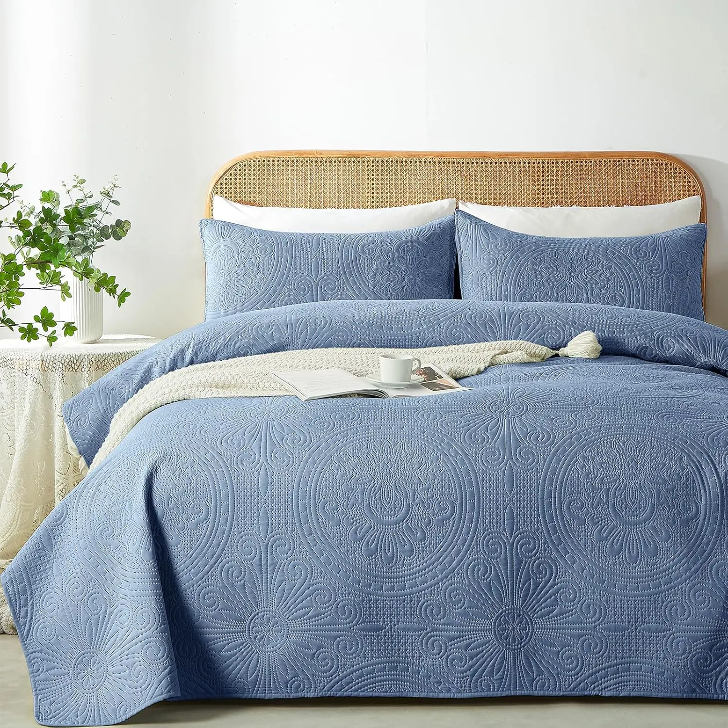 /Cal  Quilt Set Bluish Grey, Embossed Bedspread, Lightweight Microfiber Coverlet, Modern Thin Bedding Set for All Season, 3 count(1 Quilt,2 Pillow Shams)