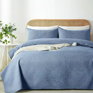 /Cal  Quilt Set Bluish Grey, Embossed Bedspread, Lightweight Microfiber Coverlet, Modern Thin Bedding Set for All Season, 3 count(1 Quilt,2 Pillow Shams)