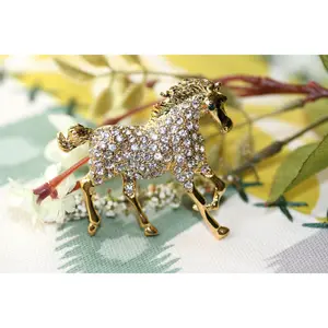 Rhinestone Gold-tone Galloping Horse Pin Horse Brooches Fashion Costume Pin Brooch jewelry gift