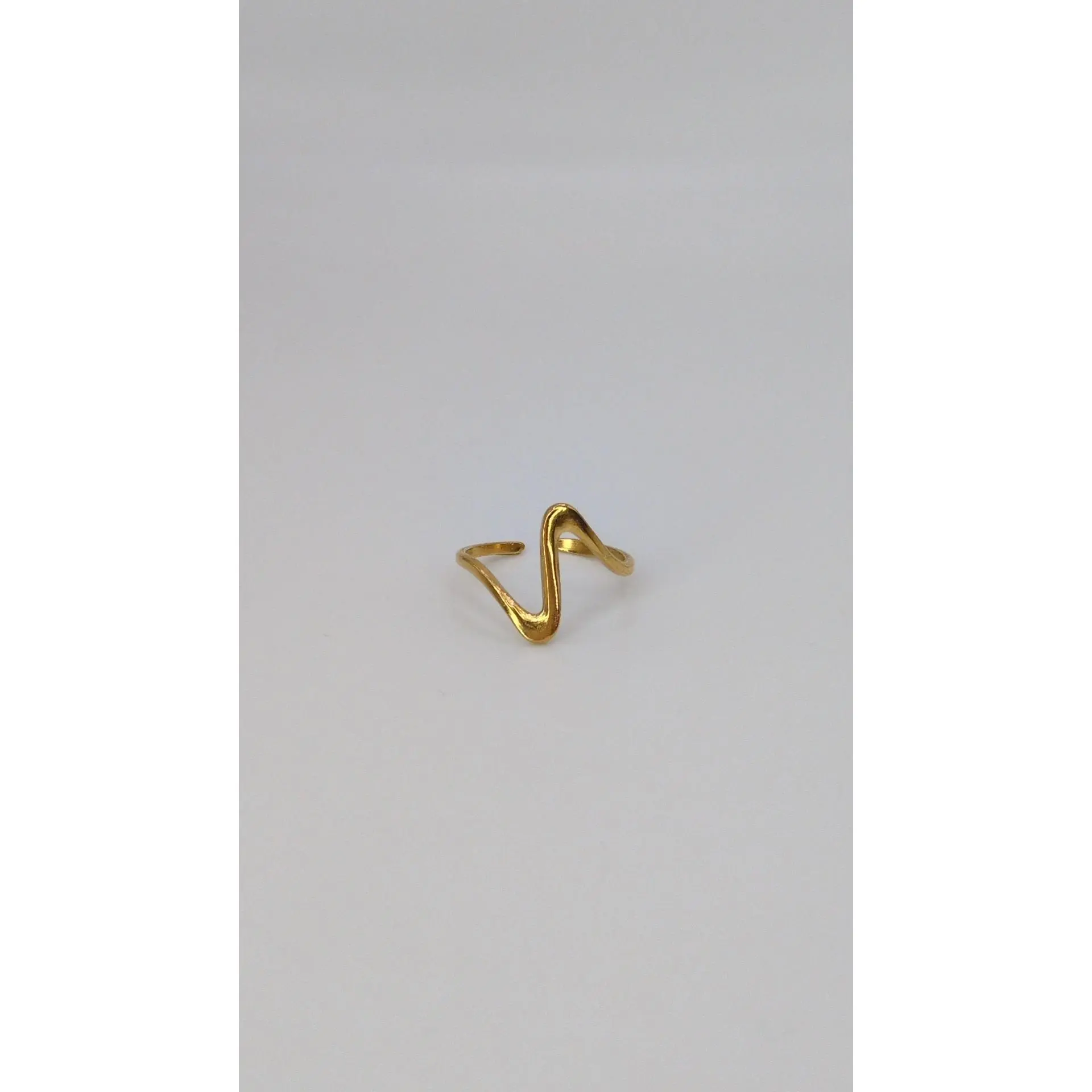 Gold Minimalistic Wave Ring